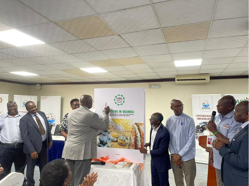 FoSCU Aflatoxins Report – signing ceremony