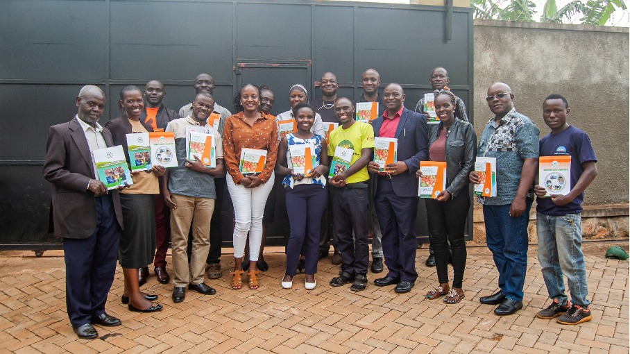 FoSCU synthesis report launch – stakeholders with food safety materials